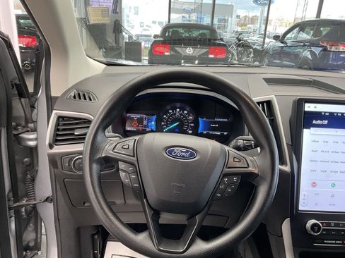 Used 2022 Ford Edge SE w/ Black Appearance Package image 11