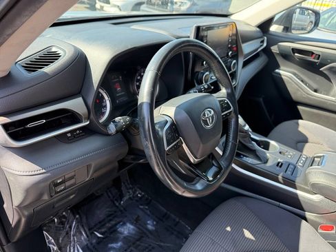 Used 2020 Toyota Highlander LE AWD/4WD image 31