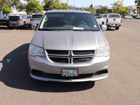 Used 2016 Dodge Grand Caravan SXT FWD image 2