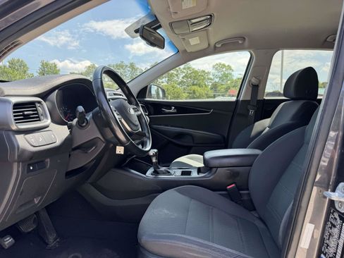 Used 2019 Kia Sorento AWD w/ LX Convenience Package image 13
