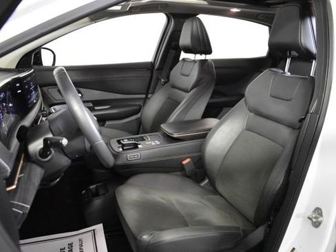 Used 2024 Nissan Ariya AWD image 9