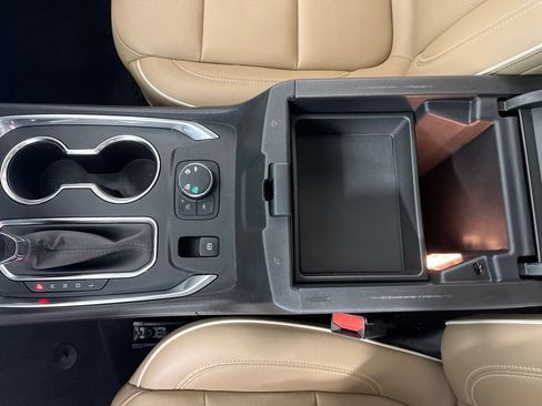 Certified 2022 Chevrolet Traverse Premier AWD/4WD image 43
