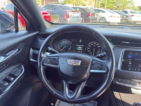 Used 2023 Cadillac XT4 Premium Luxury AWD/4WD image 23