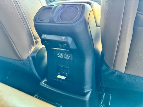 Used 2023 Jeep Wrangler Unlimited Sahara w/ Cold Weather Group image 17