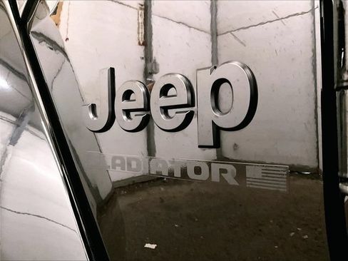 Used 2025 Jeep Gladiator Sport AWD/4WD image 13