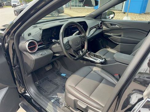 Used 2024 Chevrolet Trax RS w/ Sunroof Package FWD image 11