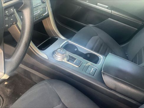 Used 2020 Ford Fusion SE FWD image 15