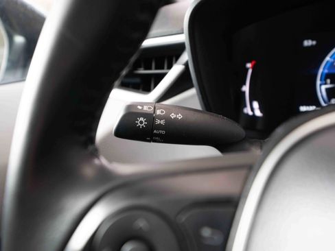 Used 2025 Toyota Corolla SE w/ SE Premium Package image 13