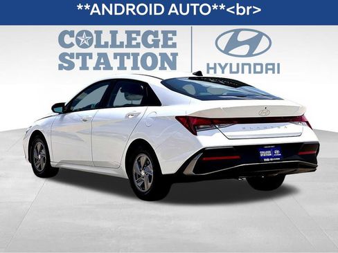 Used 2025 Hyundai Elantra SE w/ Cargo Package image 6