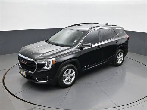 Used 2023 GMC Terrain SLE w/ Driver Convenience Package image 13