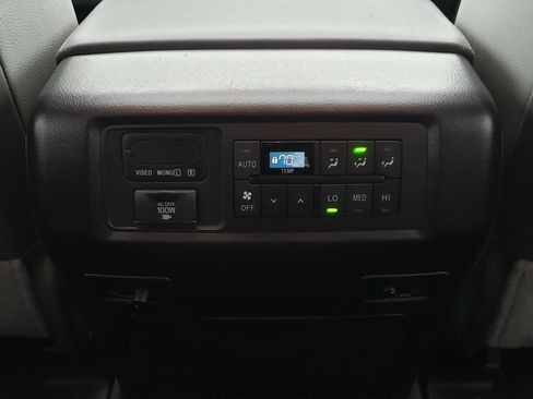 Used 2022 Toyota Sequoia Platinum image 13