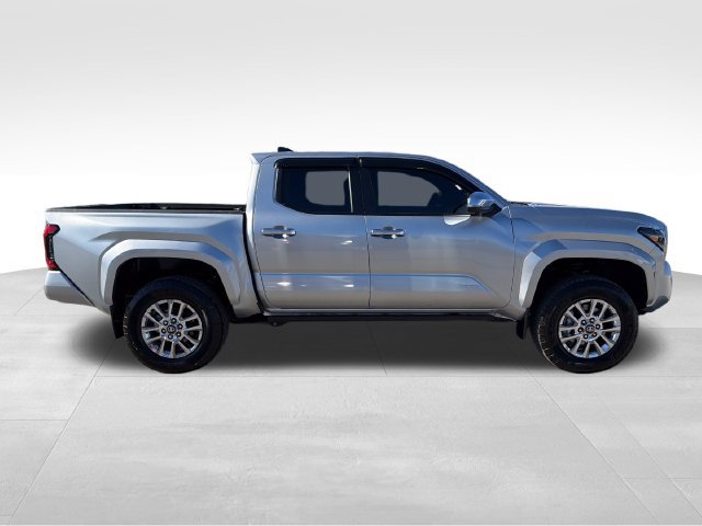 Used 2024 Toyota Tacoma Limited w/ Limited Package (LT) AWD/4WD image 8