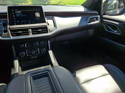 Used 2023 Chevrolet Tahoe Z71 AWD/4WD image 16