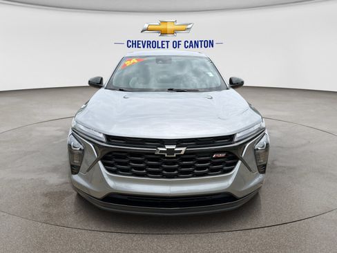 Used 2024 Chevrolet Trax RS FWD image 2