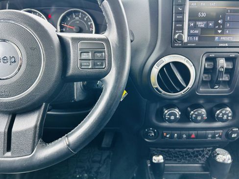 Used 2018 Jeep Wrangler Unlimited Rubicon w/ Cold Weather Group image 11