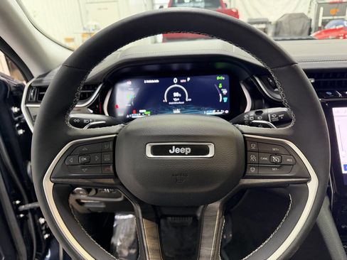 Used 2022 Jeep Grand Cherokee Limited 4xe image 18