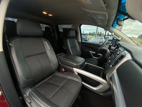 Used 2019 Nissan Titan PRO-4X image 15