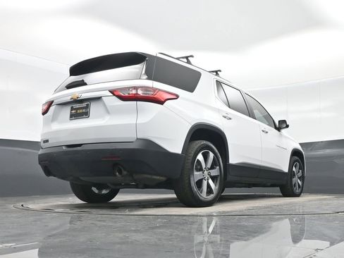 Used 2021 Chevrolet Traverse LT w/ LT Premium Package image 30