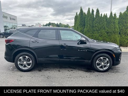 Used 2025 Chevrolet Blazer LT AWD/4WD image 2