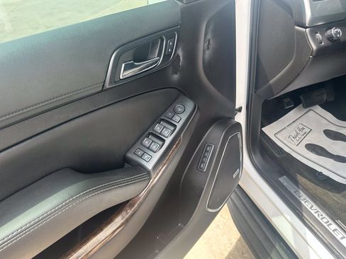 Used 2016 Chevrolet Suburban LT RWD image 12