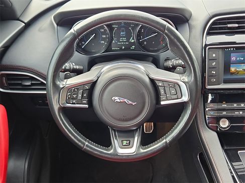 Used 2017 Jaguar F-PACE R-Sport image 20