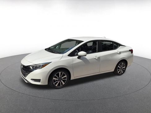 Used 2025 Nissan Versa SV FWD image 7