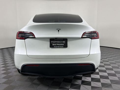 Used 2023 Tesla Model Y 2WD image 10