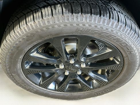 Used 2019 Jeep Grand Cherokee Altitude RWD image 11