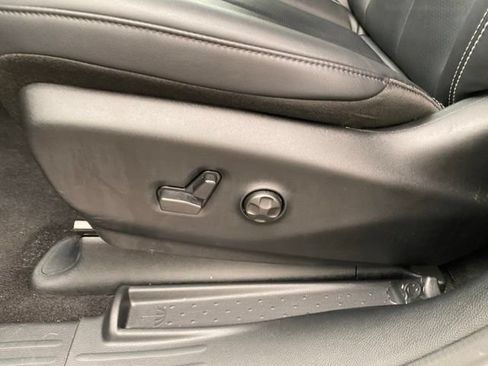 Used 2026 Chrysler Pacifica Select FWD image 18
