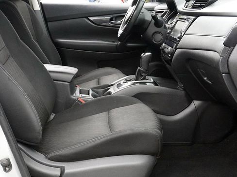 Used 2018 Nissan Rogue SV AWD/4WD image 24