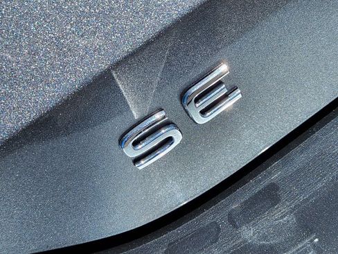 Certified 2025 Volkswagen Tiguan SE AWD/4WD image 8