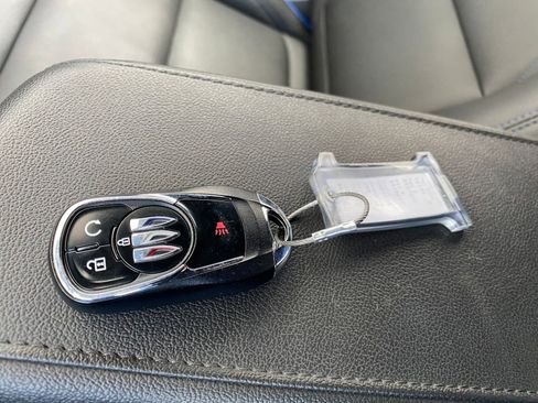 Used 2025 Buick Envista Sport Touring image 22