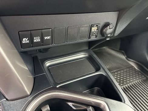 Used 2017 Toyota RAV4 XLE w/ Convenience Package AWD/4WD image 25