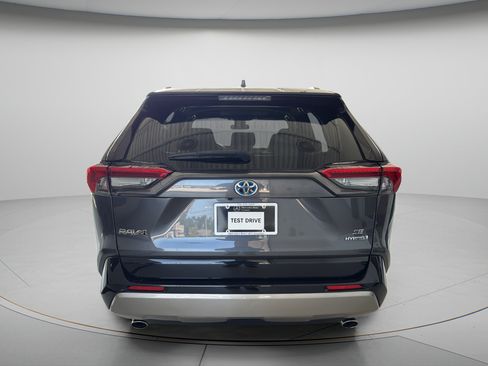 Used 2022 Toyota RAV4 SE AWD/4WD image 4