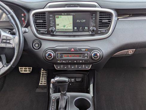 Used 2019 Kia Sorento SX image 18