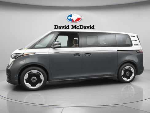 Used 2025 Volkswagen ID. Buzz Pro S Plus RWD image 5