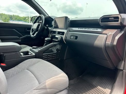 Used 2025 Toyota Tacoma SR5 AWD/4WD image 34