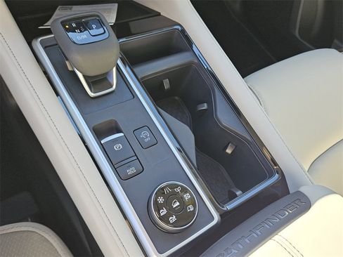 New 2025 Nissan Pathfinder SL w/ SL Premium Package image 25