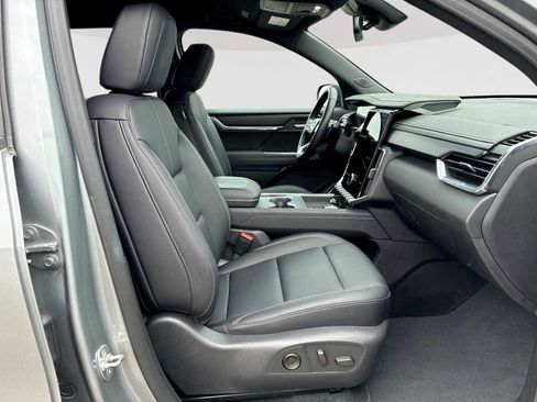 Certified 2025 GMC Acadia Elevation w/ Elevation Premium Package image 28