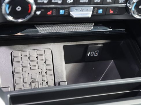 Used 2025 Ford F450 Lariat image 40