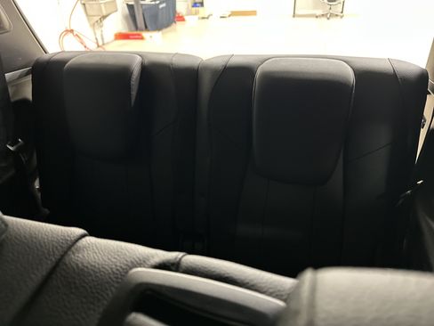 Used 2021 Mercedes-Benz GLB 250 4MATIC image 32