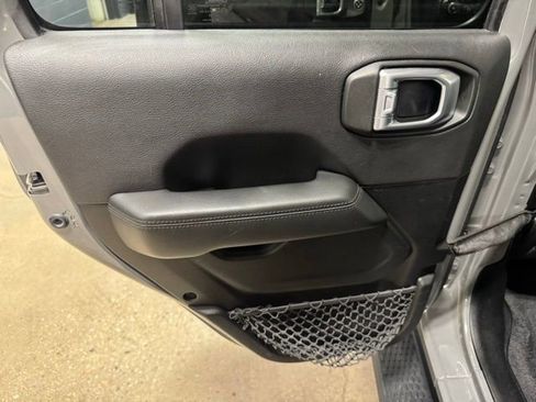 Used 2020 Jeep Wrangler Unlimited Sahara image 25