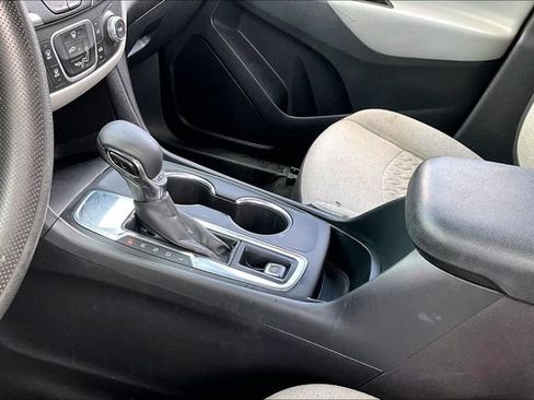 Used 2024 Chevrolet Equinox LS w/ LS Convenience Package FWD image 18