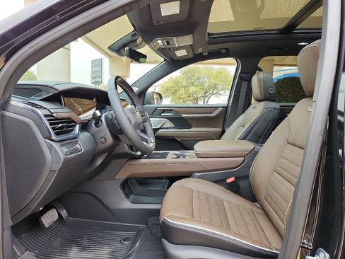 New 2026 GMC Acadia Denali Ultimate w/ LPO, Floor Liner Package AWD/4WD image 9