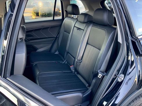 Used 2024 Volkswagen Tiguan SE image 18