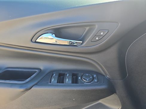 Used 2018 Chevrolet Equinox LT w/ Sun & Infotainment Package image 30