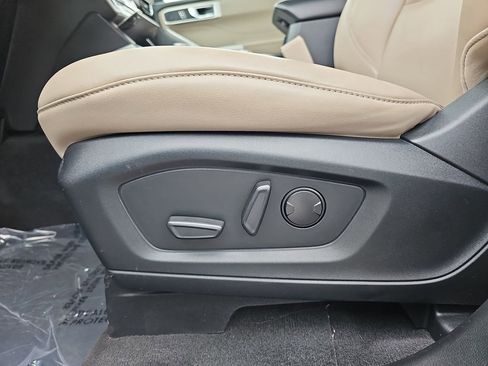 Used 2022 Ford Explorer XLT w/ Equipment Group 202A image 29