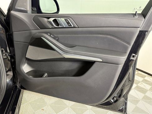 Used 2022 BMW X5 M50i image 16