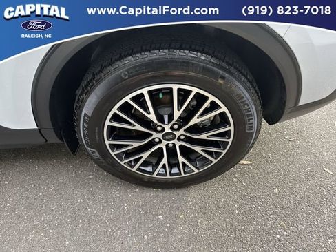 Certified 2025 Ford Escape SE w/ PHEV Premium Package image 13