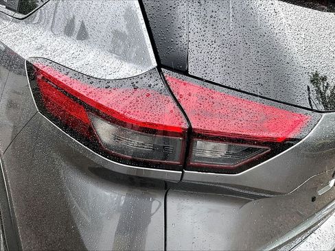 Used 2025 Nissan Rogue SV AWD/4WD image 32